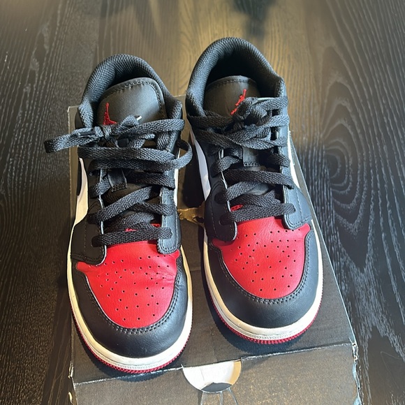 Air Jordan 1 low boys size 4 worn once - Picture 2 of 5